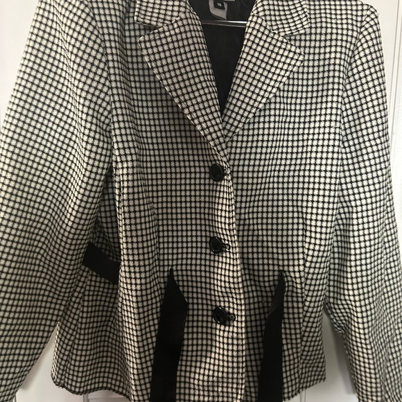 Top Nice ladies top- size 18 by “sweet sixteen” great price! - Picture 4 of 5